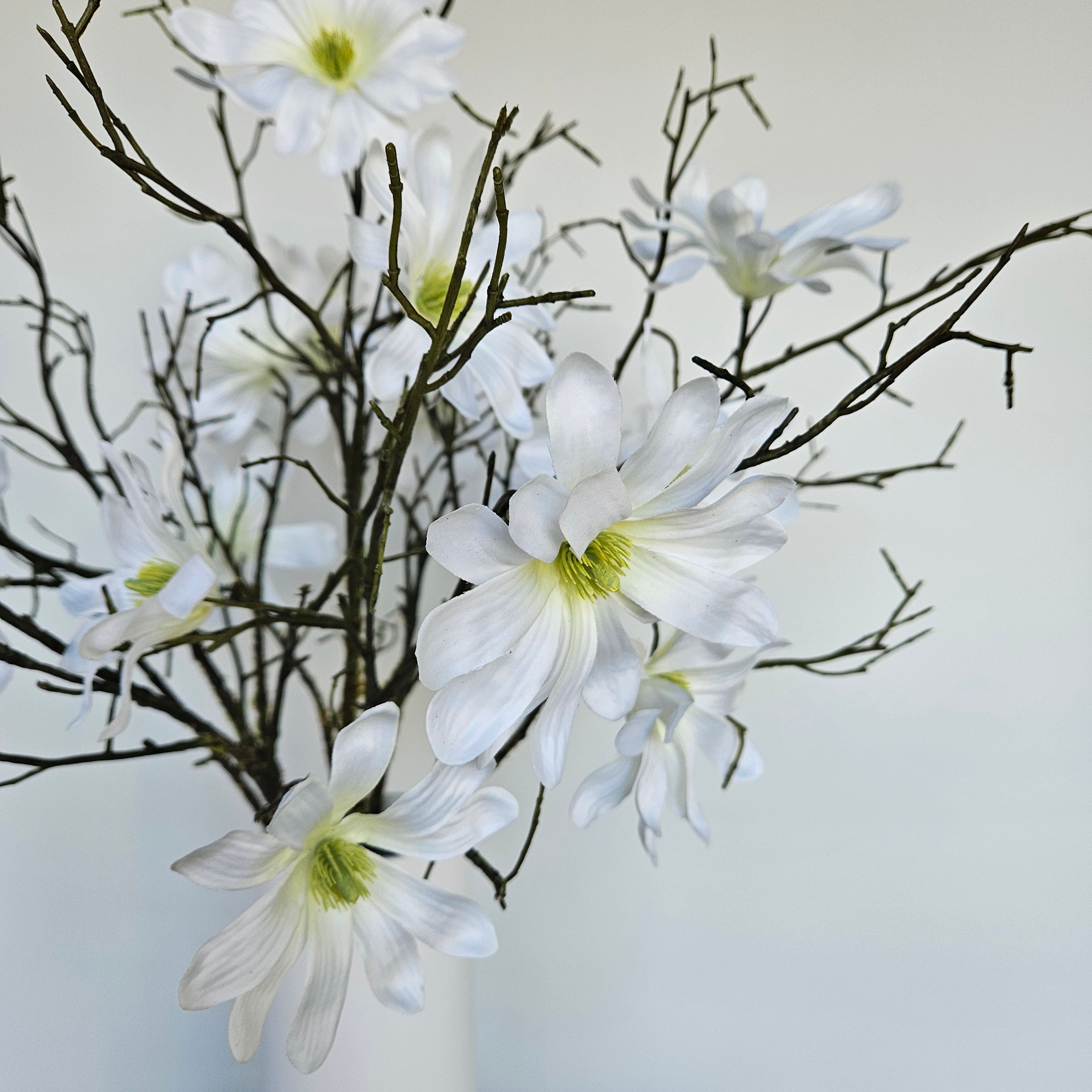 Maeve Small mit Vase