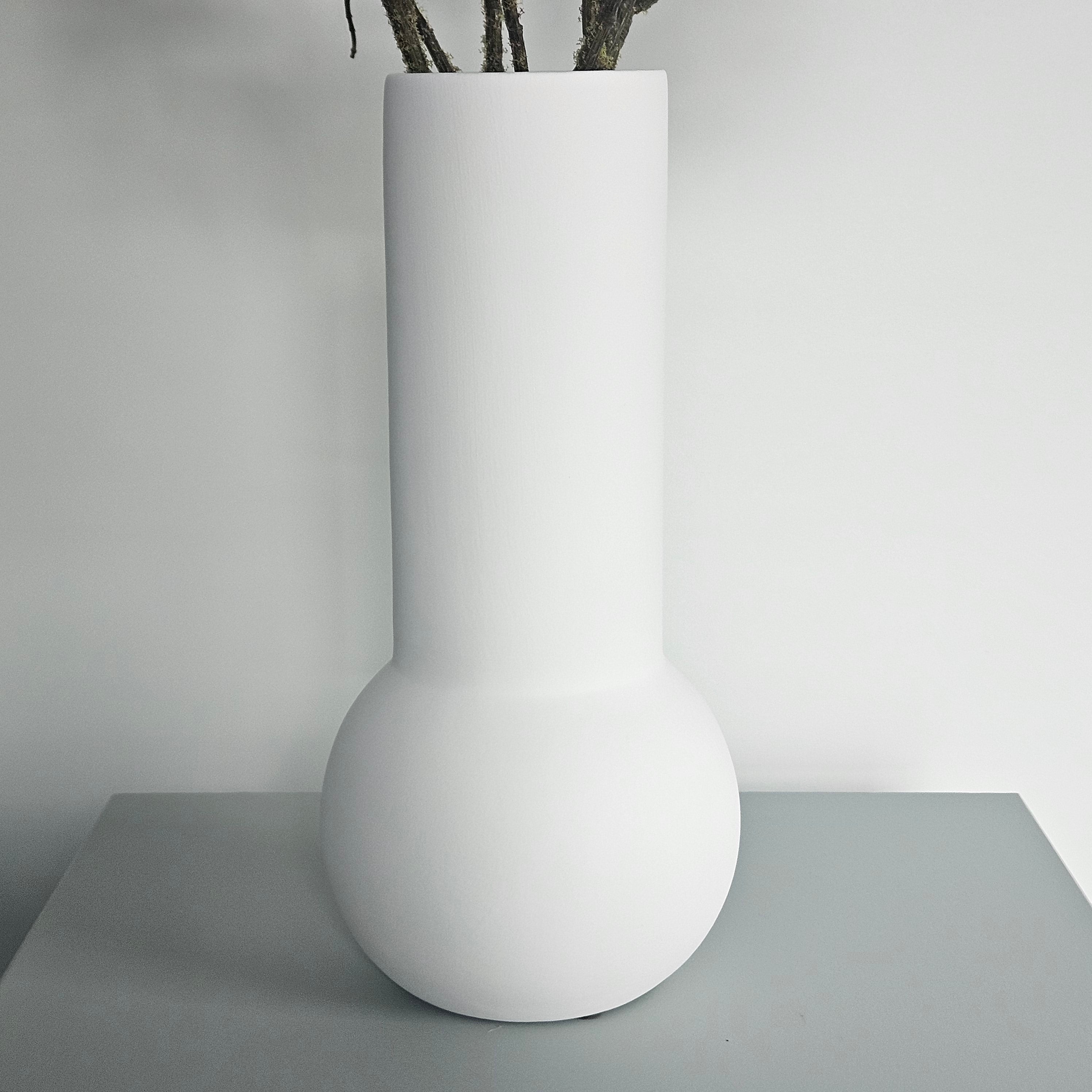 Maeve Small mit Vase