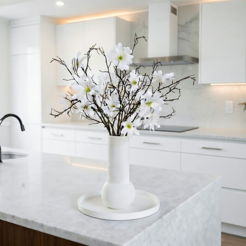 Maeve Small mit Vase